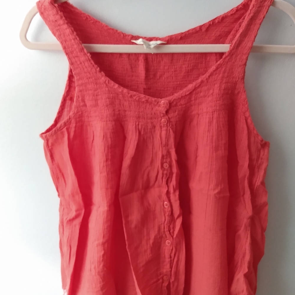 American Eagle women's distressed tank top. Size XS, coral color.🎄